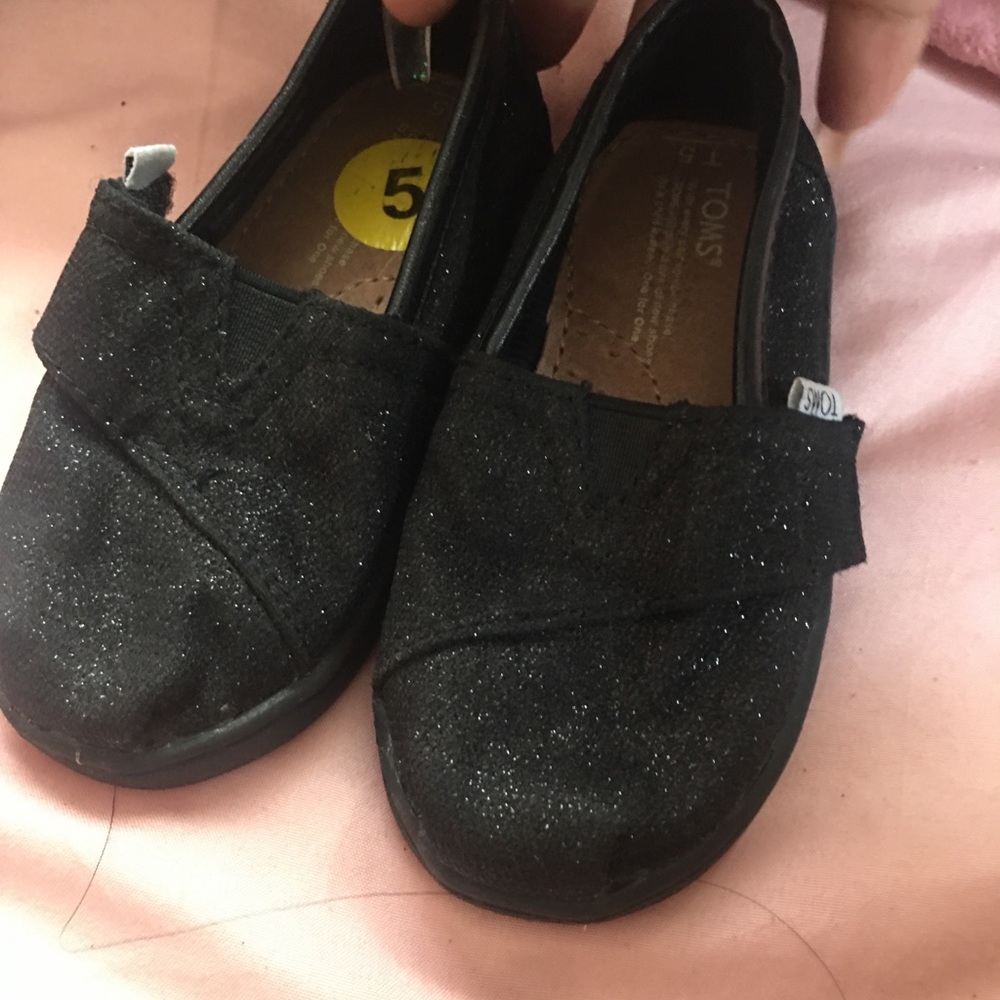 TOMS - Picture 3 of 4